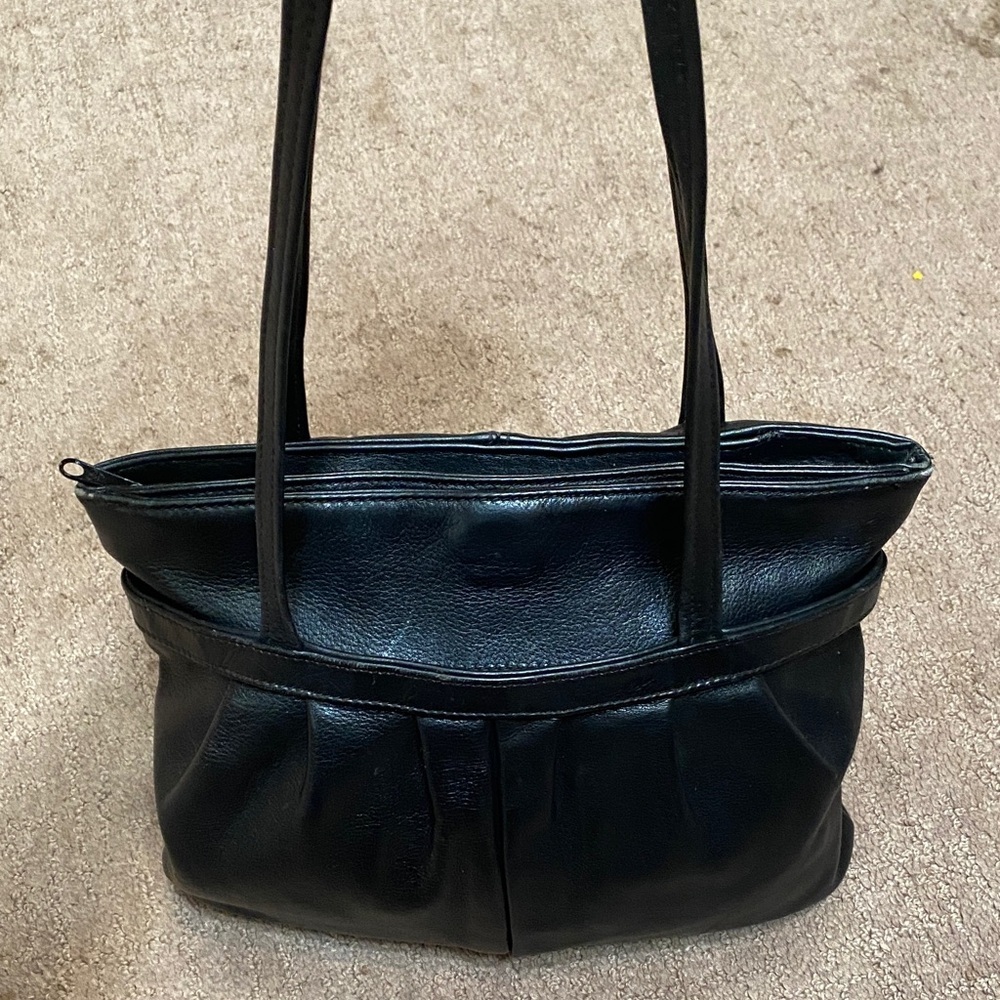 Vintage Black Leather Shoulder Bag Practical Y2K Utility Quiet Luxury